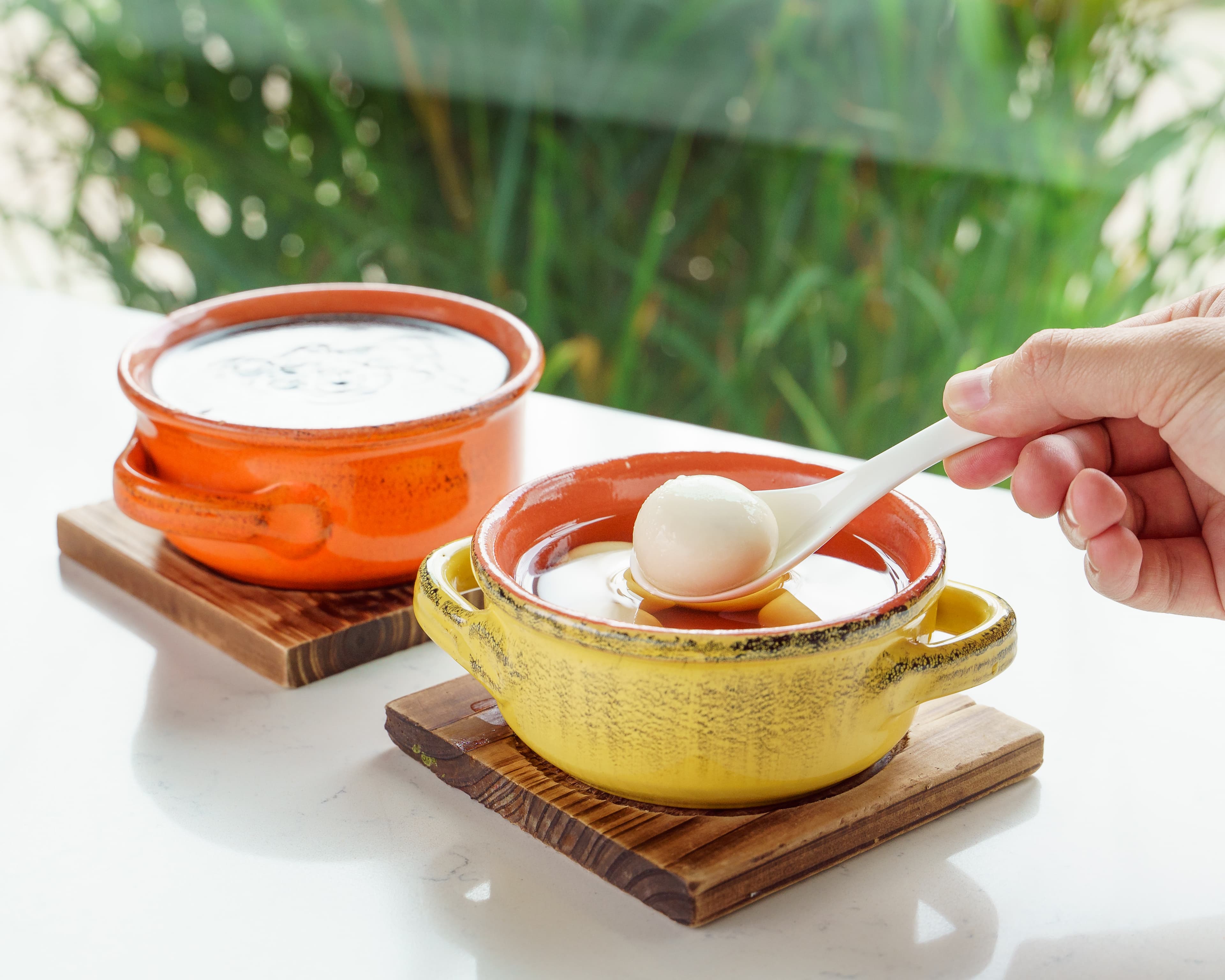 Hot sticky rice balls in ginger syrup and black sesame soup served in clay pots at 17˚C Bubble Tea & Dessert Café Vancouver